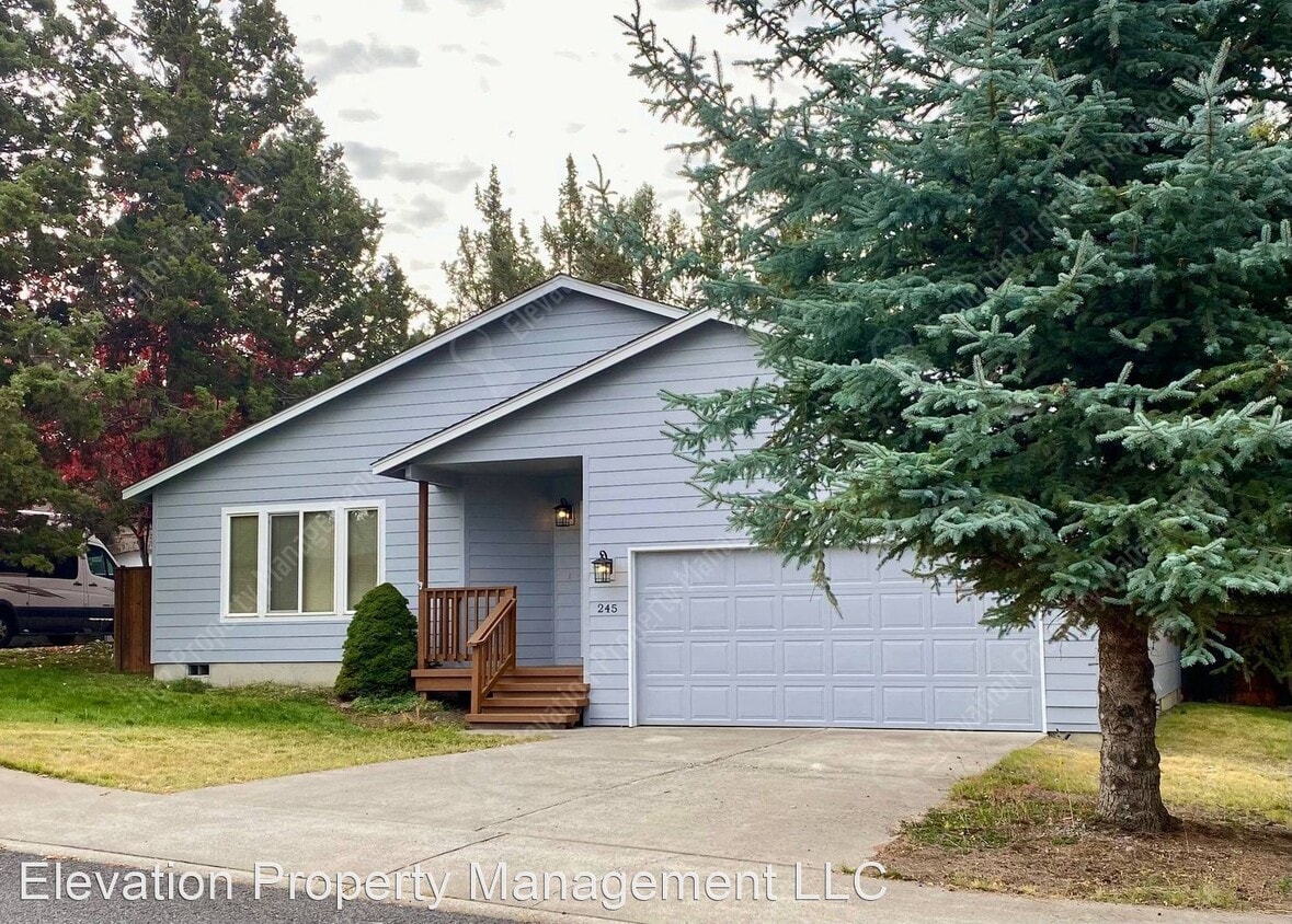 3 br, 2 bath House 245 SW James Drive House Rental in Bend, OR