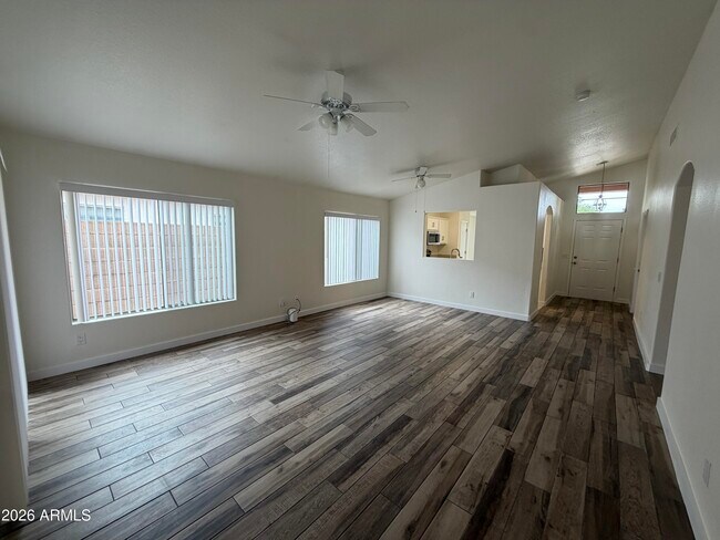 Foto del edificio - 12710 W Ash St