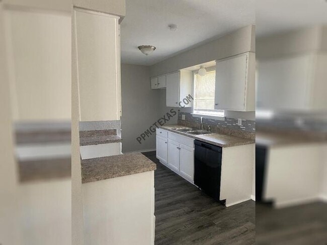 Building Photo - 3531 Softcloud Dr. Dallas, TX 75241