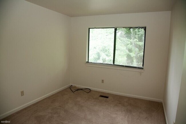 Building Photo - 3 br, 1.5 bath House - 107 Woodlake Drive