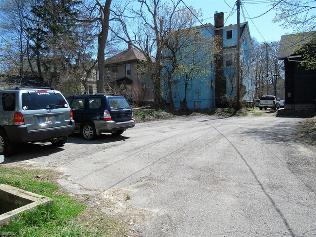 Building Photo - 7 br, 3 bath Duplex - 816 Arch St 816 Arch