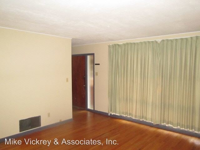Foto del edificio - 3325 Tanglewood Dr