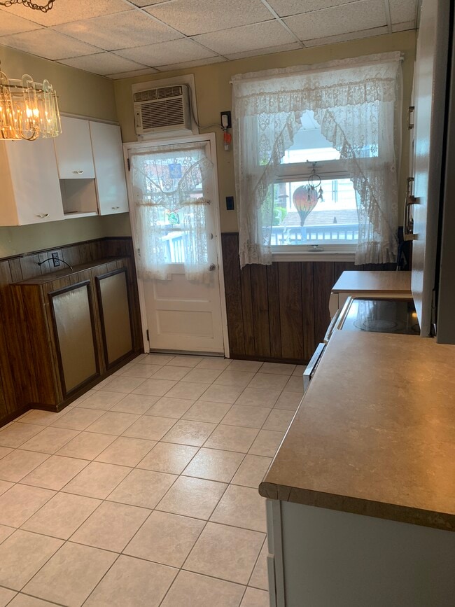 Foto del edificio - 1314 E Centre St