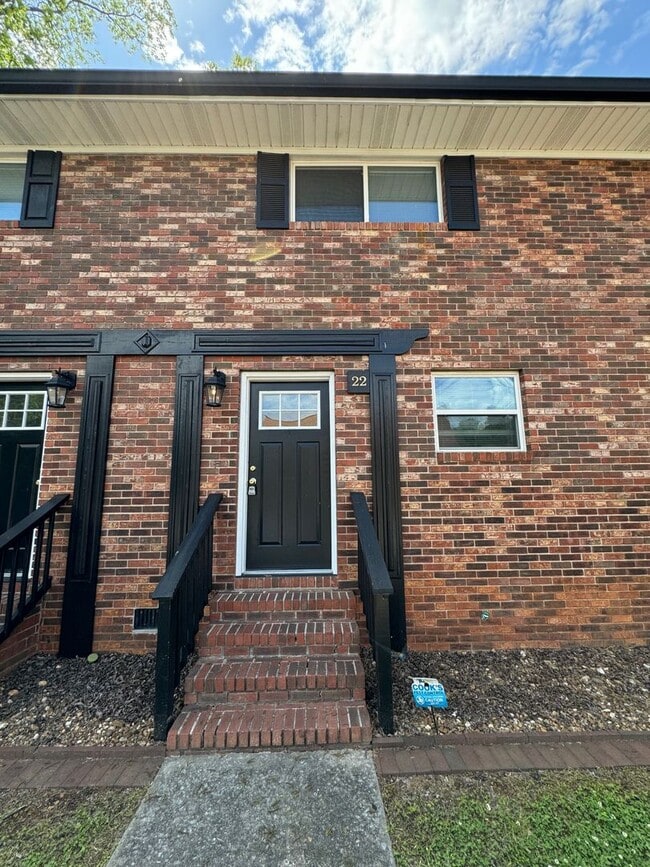 Building Photo - Brick 2/1 Apartment in Cave Spring- $995