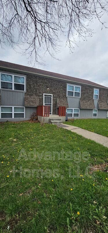 Building Photo - 744 N 70th St