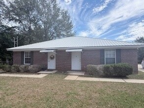 Building Photo - 615 Mohican Ave
