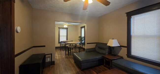 Foto del edificio - 63 Crocker Ave