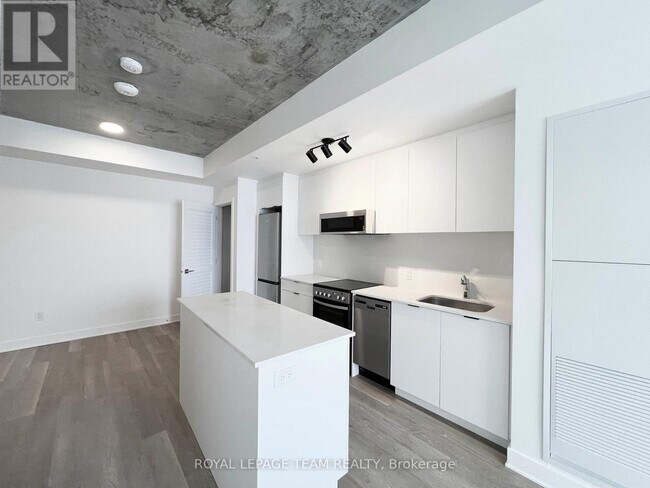 Building Photo - 1655 Carling Ave