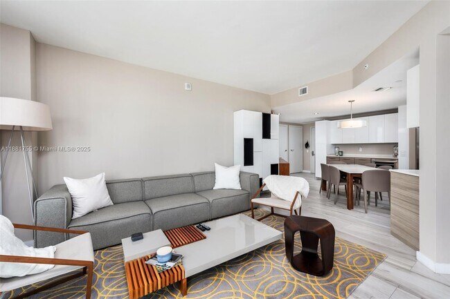 Foto del edificio - 1300 Brickell Bay Dr
