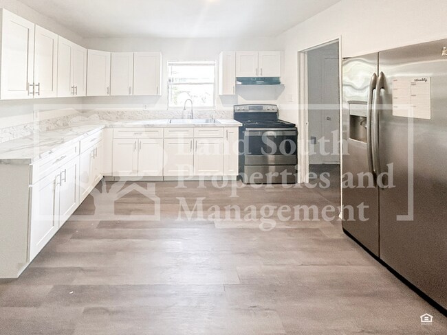 Foto del edificio - 2152 Colonial Ave