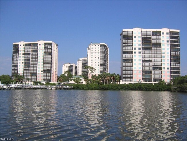 Foto del edificio - 430 Cove Tower Dr