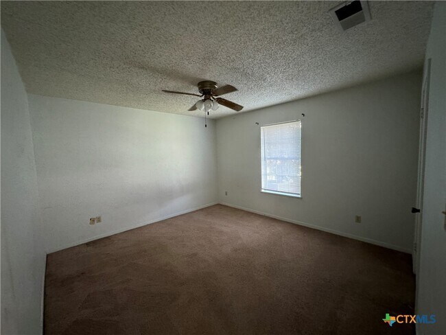 Building Photo - 808 Simpson Rd