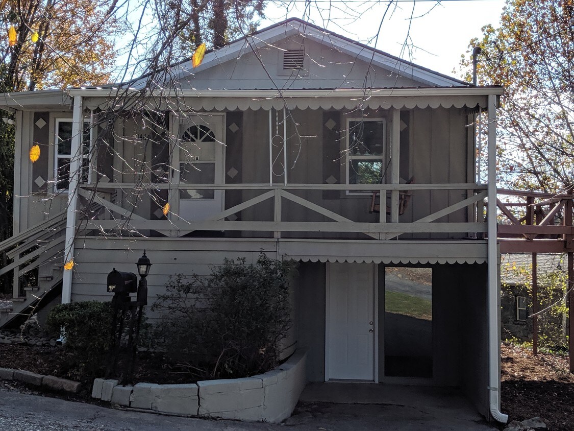 Vista frontal - 1460 Patton Ave