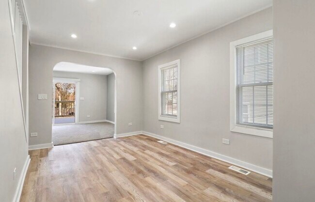 Building Photo - 114 Beachview Dr