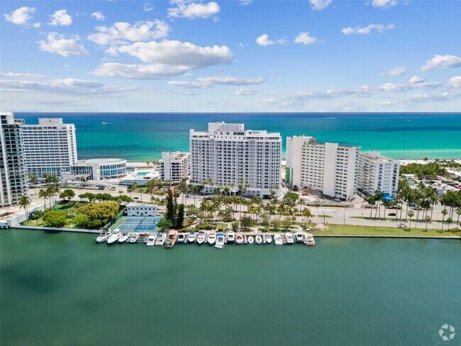 Building Photo - 5401 Collins Ave
