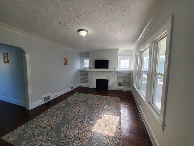 Building Photo - 15711 Grovewood Ave