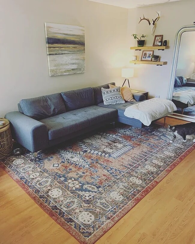 Living room - 811 23rd Ave NE