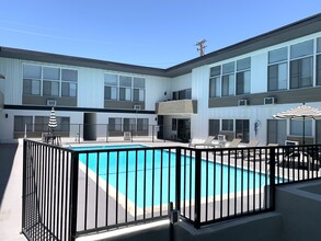 1253 Havenhurst Dr - fully renovated unit ...