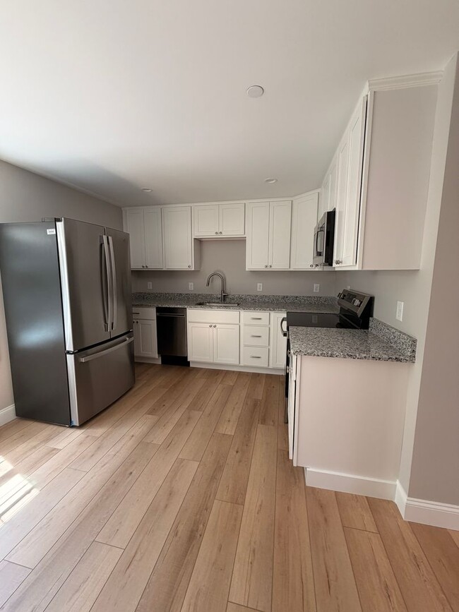 Brand New spacious Studio available in a great location. - Brand New spacious Studio available in a great location. Apartment