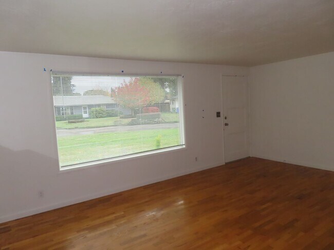 Foto del edificio - 3 Bed/ 1.5 Bath 60's Vintage Charmer in th...