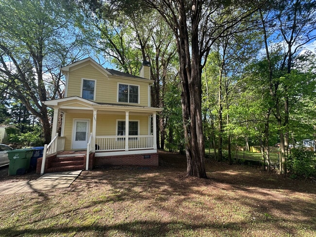 Foto del edificio - Room in House on Godfrey Dr NW