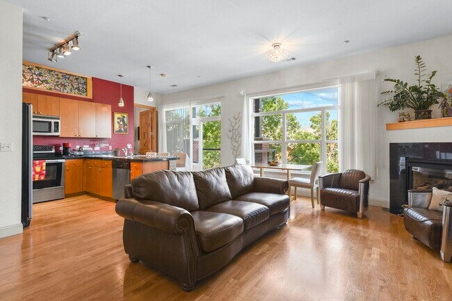 Building Photo - 5401 South Park Terrace Avenue, Unit 102D