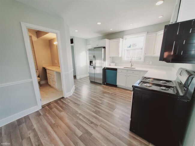 Building Photo - 3 br, 1 bath House - 2 Turnabout Ln