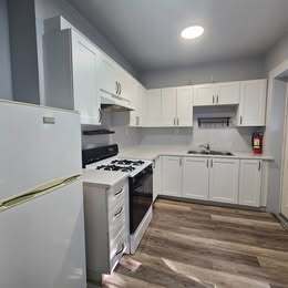 Building Photo - 1-4587 Cole Crescent