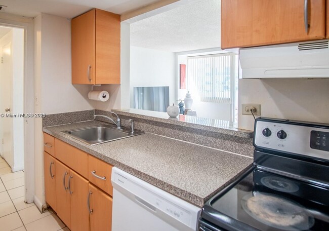 Foto del edificio - 7545 E Treasure Dr