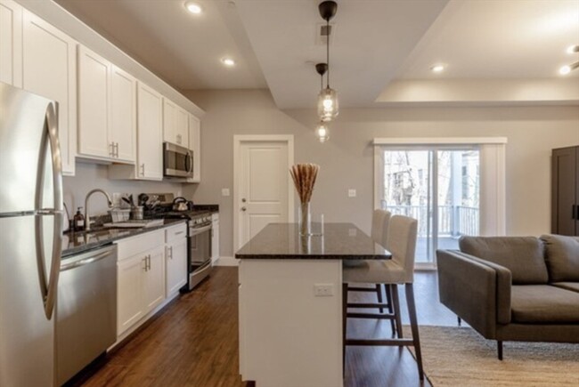 Foto del edificio - 870 E 5th St
