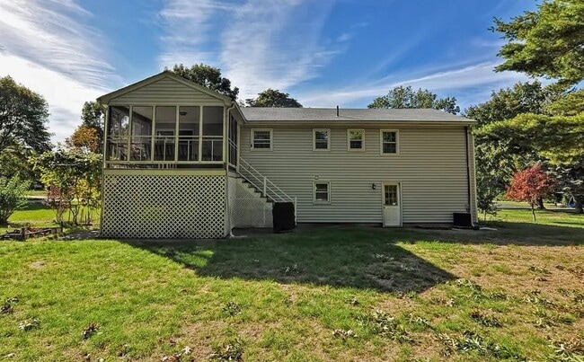 Building Photo - 98 Spruce Rd