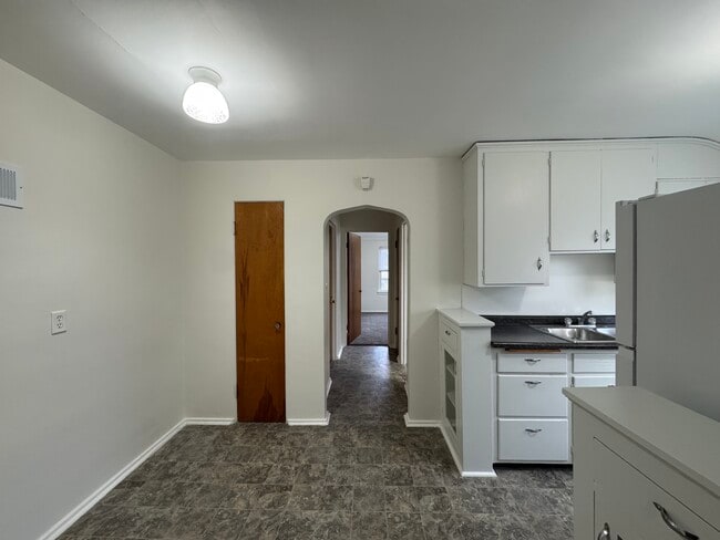 Building Photo - 1713 Goff Ave