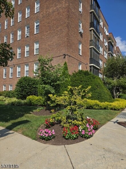 Foto del edificio - 5 Roosevelt Pl