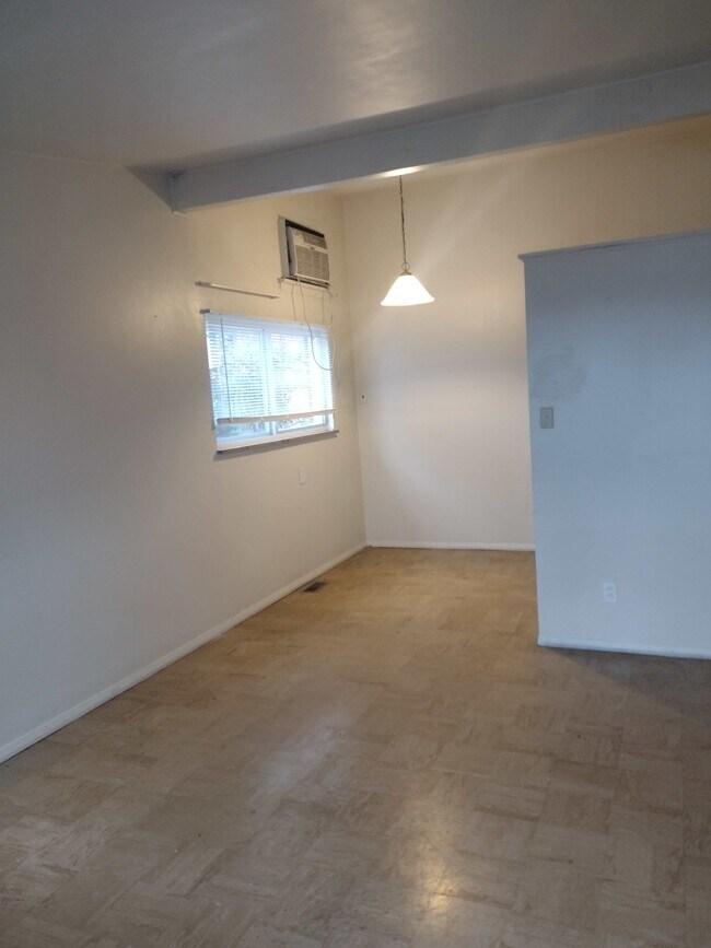 Foto del edificio - 9750 McDowell Pl