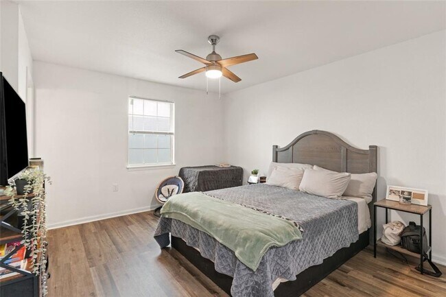 Foto del edificio - 540 Chateau Cir