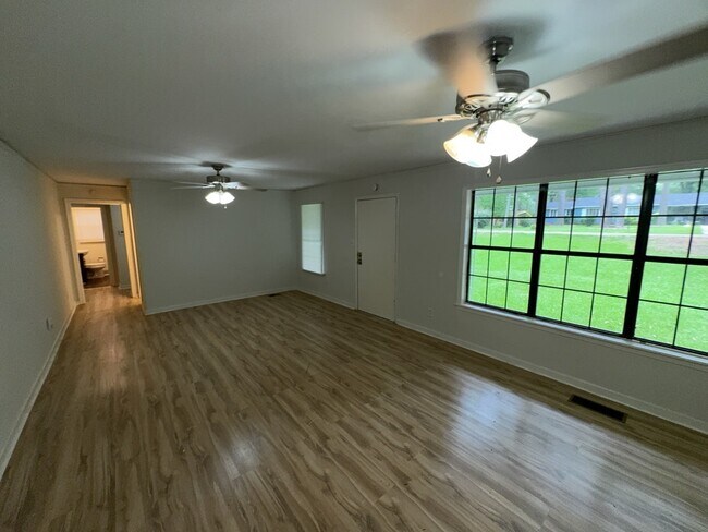 Foto del edificio - 312 Pine Ridge Rd