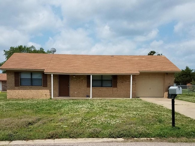 Building Photo - 811 Lynwood