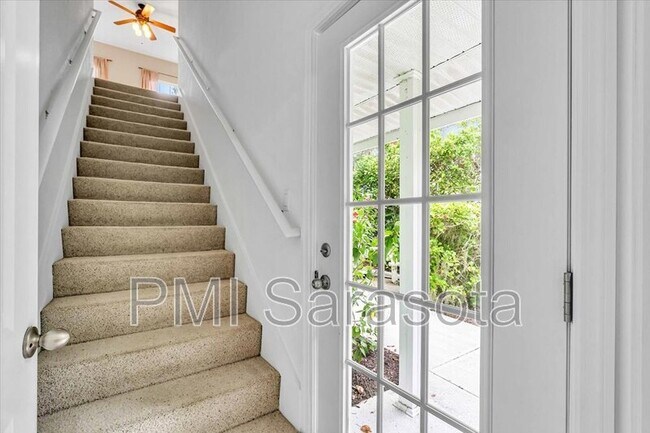 Foto del edificio - 16455 Gloria Ln