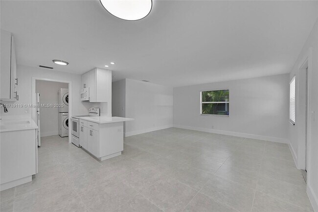 Foto del edificio - 810 SW 12th Ct