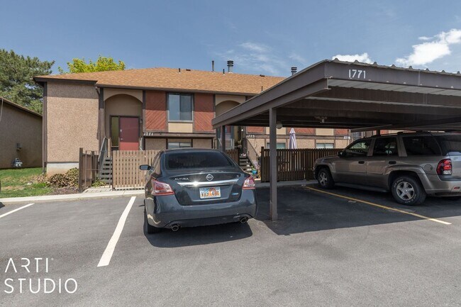 Foto del edificio - Fully Renovated 4-Bedroom Townhome in Prim...