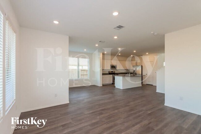 Foto del edificio - 7307 Hillside Ave