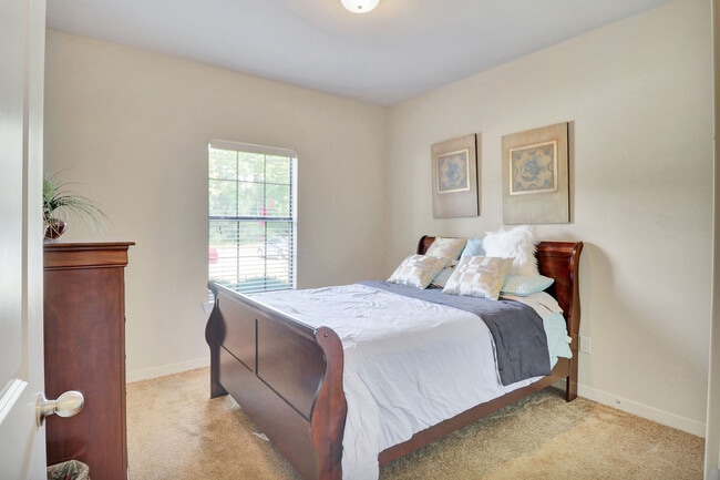 Building Photo - The Reserve at Chaffee Crossing Apartment Homes & Townhomes