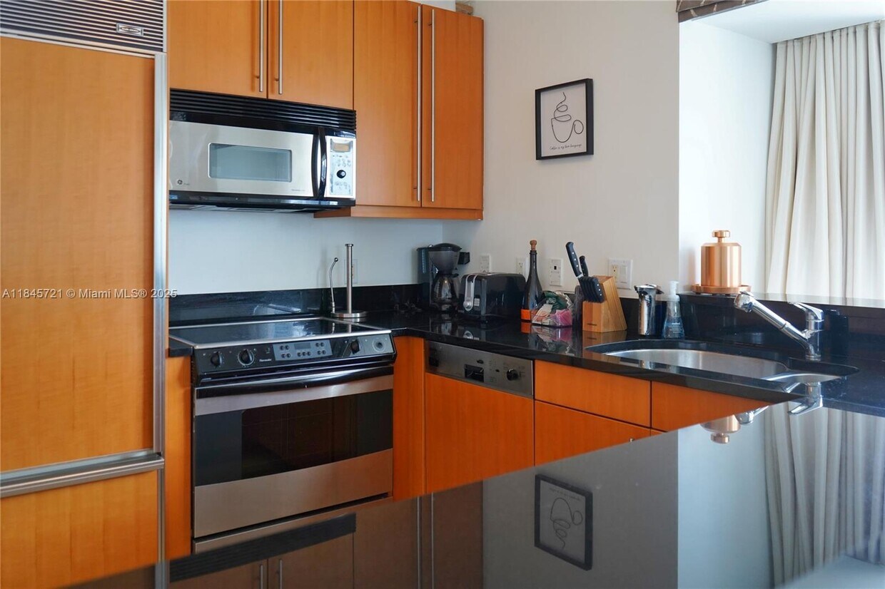 Primary Photo - 1435 Brickell Ave