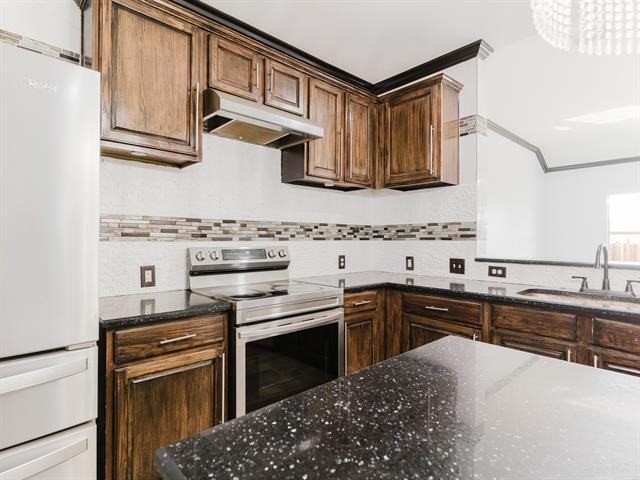 Building Photo - 1733 Elm St