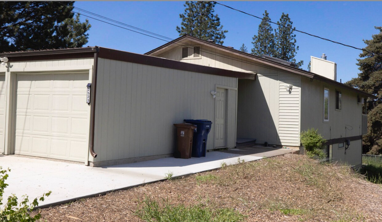 Primary Photo - 2523 N Nettleton St