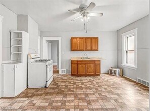 Building Photo - 3635 E 49th St
