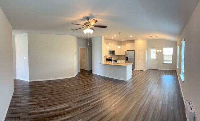 Building Photo - Available NOW This charming 1 story, 3 bed...
