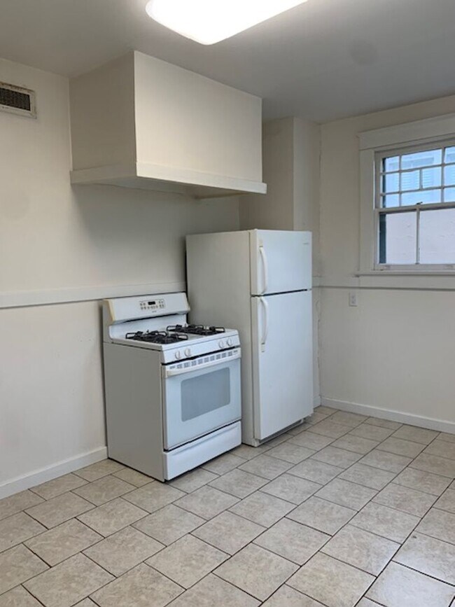 Foto del edificio - Charming 2 bedroom/ 1 bath with cute archi...