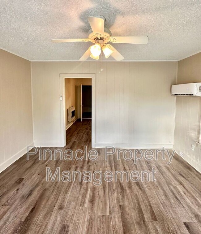 Building Photo - 308 S Van Buren