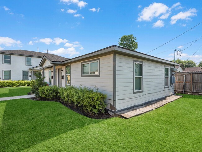 Foto del edificio - 2202 Solo St